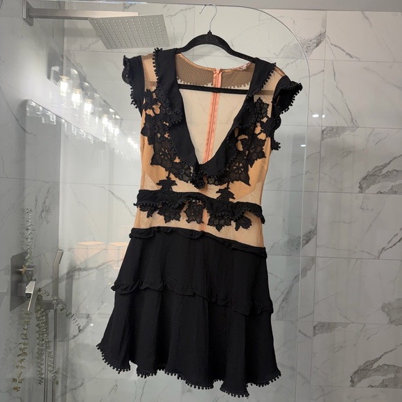 Sleeveless V-Neck Lace Appliqué Dress in Black and Beige - Picture 2 of 2